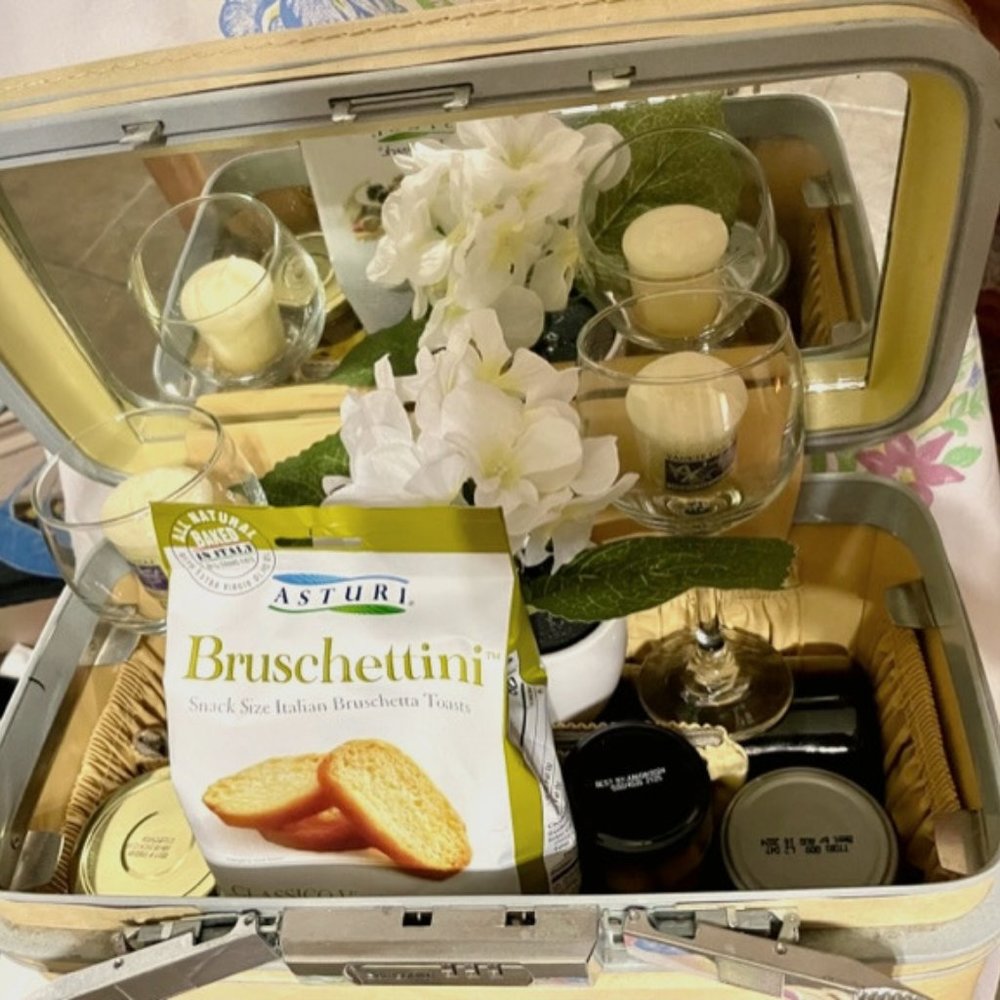 Samsonite Vintage Train Case 1960s Butter Yellow Silhouette Elevated Picnic - Picture 2 of 16